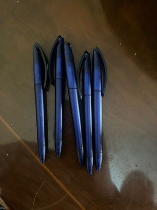Confezione da 20 penne Bic blu e 16 di altre marche