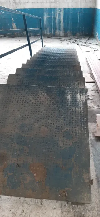 Vigas metálicas 15x10x4.50m + Escalera 4m