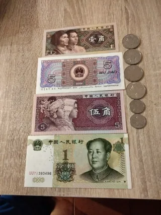 Monedas y billetes de China