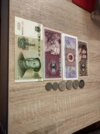 Monedas y billetes de China
