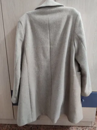 Abrigo Stradivarius Beige Forrado