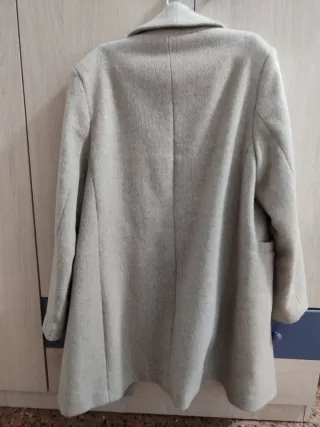 Abrigo Stradivarius Beige Forrado