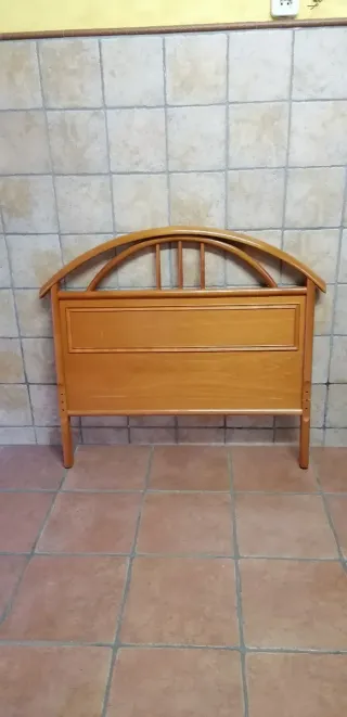 Cabecero de madera estilo clásico