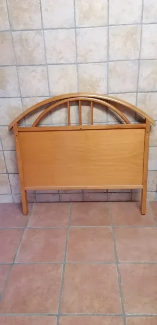 Cabecero de madera estilo clásico