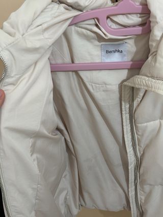 Piumino beige con cappuccio