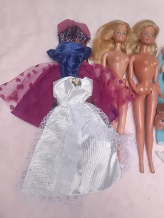Set di Barbie e vestiti