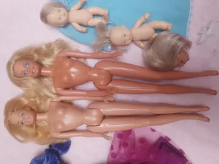 Set di Barbie e vestiti