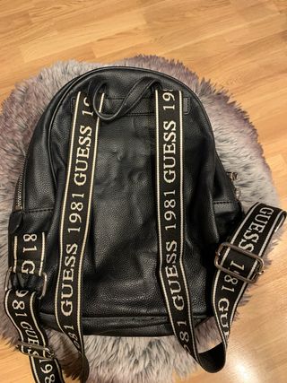Mochila Guess Negra con Logo Blanco