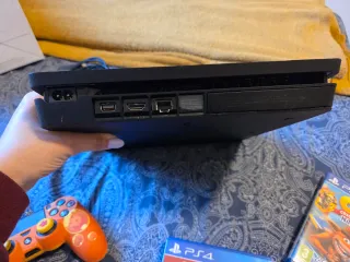 Consola PS4 Slim 1TB Negra + 3 Juegos