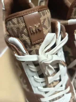 Zapatillas Michael Kors Beige y Marrón