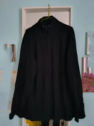 Jersey negro con cremallera