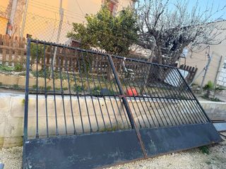 Puerta de Hierro Antigua