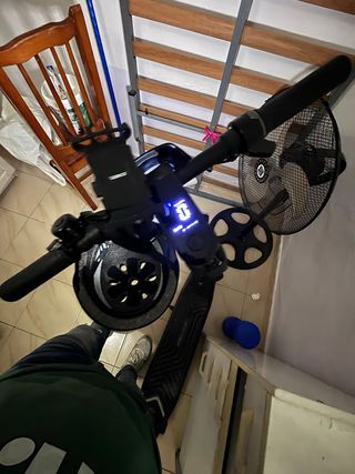 Patinete Eléctrico NIU, casco incluido