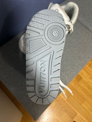 Louis Vuitton Zapatillas Blancas y Grises