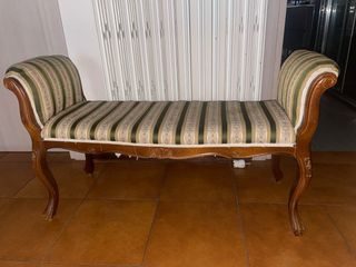 Panchina imbottita con braccioli