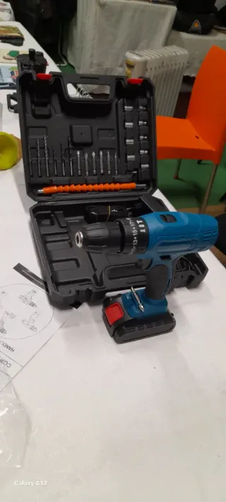 Taladro Inalámbrico con Maletín y Cargador