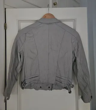 Chaqueta marca "Bebe", Gris, Piel Sintética