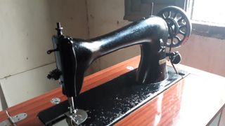 MÁQUINA ANTIGUA DE COSER INDUSTRIAL 16K33