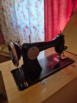 Máquina de Coser Alfa