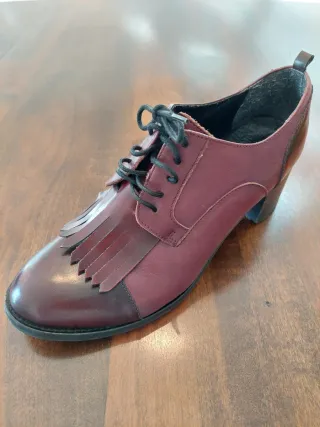 Mocasines Burdeos Tacón con Flecos