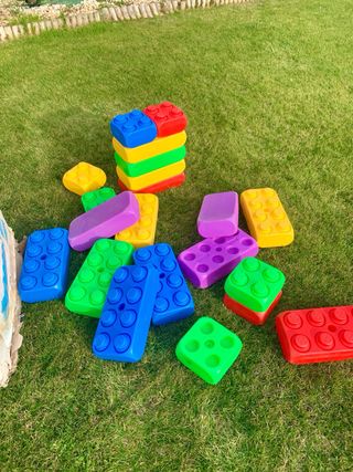 Gioco di Costruzione con Blocchi per Bambini da Giardino
