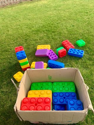 Gioco di Costruzione con Blocchi per Bambini da Giardino