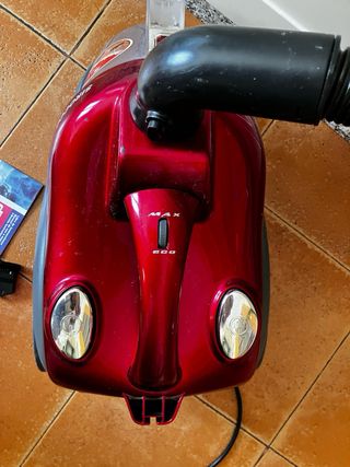 Aspiradora 2200W con depósito