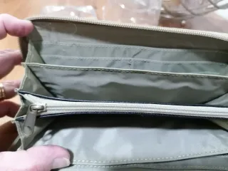 Cartera Tommy Hilfiger Beige y Negra