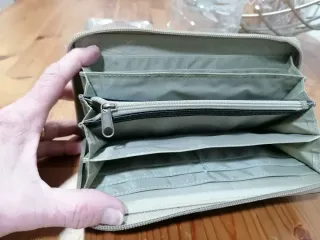 Cartera Tommy Hilfiger Beige y Negra