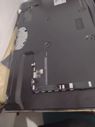 Televisión Samsung Negra.    Con mandó Samsung