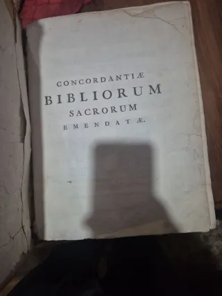 Libro antiguo encuadernación en pergamino grande