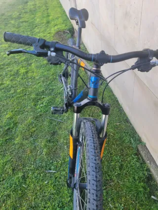 Bicicleta MTB Ghost Negra y Naranja