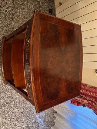 Mesa auxiliar de madera