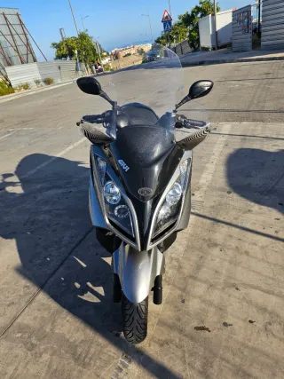Kymco 300i en muy buen estado