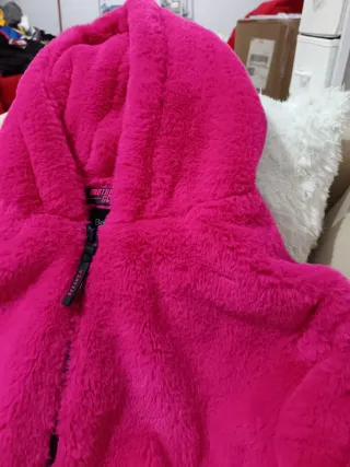 Abrigo peluche cropped fucsia