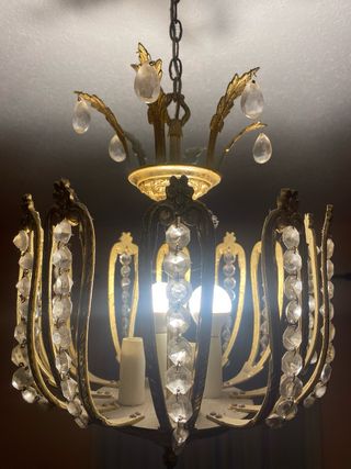 Lámpara dorada hojas y cristal