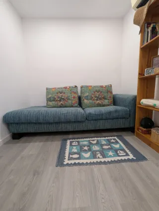 Sofá moderno azul de tela