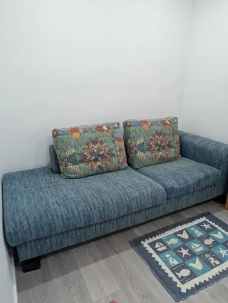 Sofá moderno azul de tela