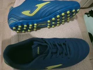 Botas de fútbol Joma azules,multitacos.Talla 37.