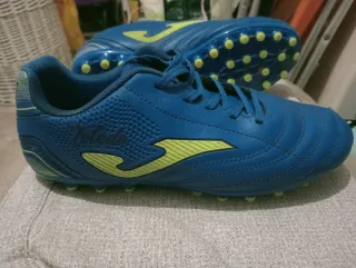 Botas de fútbol Joma azules,multitacos.Talla 37.