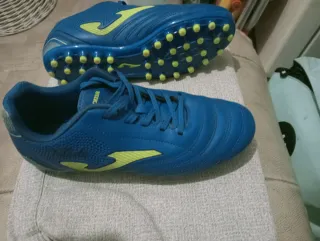 Botas de fútbol Joma azules,multitacos.Talla 37.