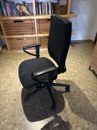 Silla de oficina negra