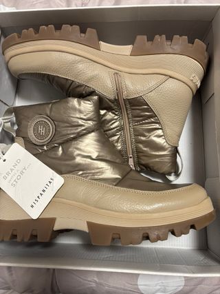 Botín Hispanitas Beige y Dorado