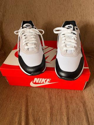Nike Air Max 1 Blancas y Negras