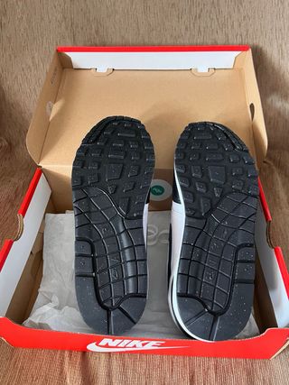 Nike Air Max 1 Blancas y Negras