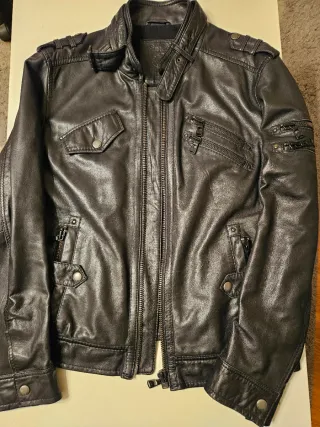 Chaqueta de cuero Salsa Negra.