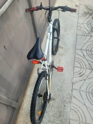 Bicicleta B-Twin Rockrider 24