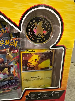 Caja Día de Pokémon 2026 Pikachu 30 aniversario