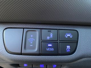 IMPECABLE!!! HYUNDAI IONIQ HIBRIDO ENCHUFABLE