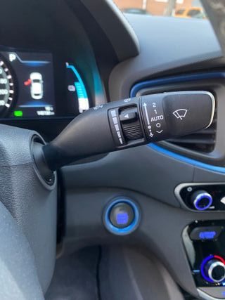 IMPECABLE!!! HYUNDAI IONIQ HIBRIDO ENCHUFABLE